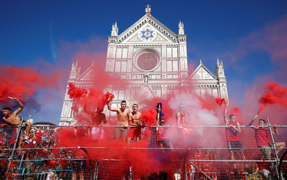 تصاویر خشن ترین فوتبال جهان تصاویر خشن ترین فوتبال جهان,عکسهای خشن ترین فوتبال جهان,عکس خشن ترین فوتبال جهان