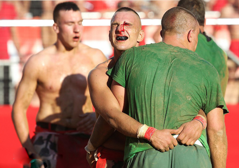 تصاویر خشن ترین فوتبال جهان تصاویر خشن ترین فوتبال جهان,عکسهای خشن ترین فوتبال جهان,عکس خشن ترین فوتبال جهان