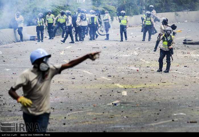 عکس های مخالفان دولت در ونزوئلا,تصاویر تظاهرات مخالفان دولت در ونزوئلا,تصاویر درگیری پلیس و مردم در ونزوئلا