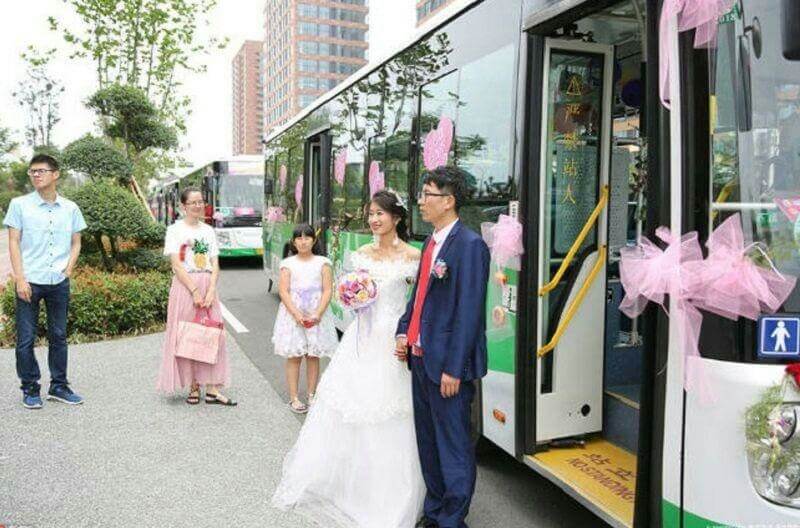 تصاویر رانندگی عروس چینی با اتوبوس,عکس های  رانندگی عروس چینی با اتوبوس, رانندگی عروس چینی با اتوبوس