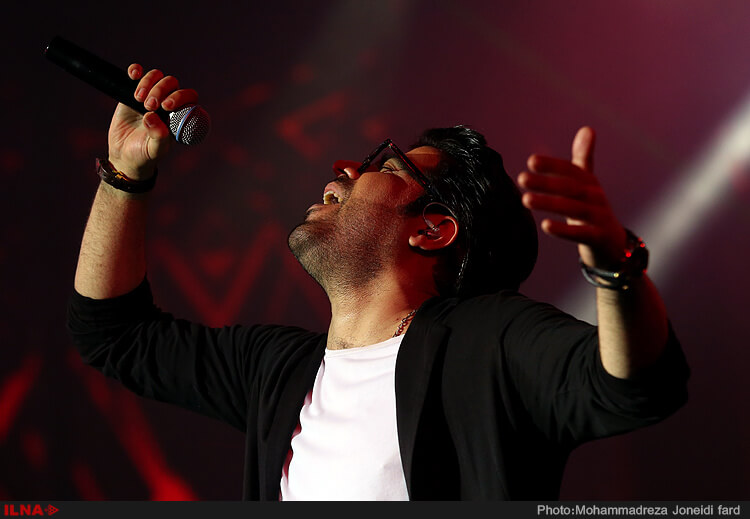 عکس های کنسرت حامد همایون در تهران عکس های کنسرت حامد همایون در تهران,تصاویر کنسرت حامد همایون در برج میلاد,عکس های حضور مردم در کنسرت حامد همایون