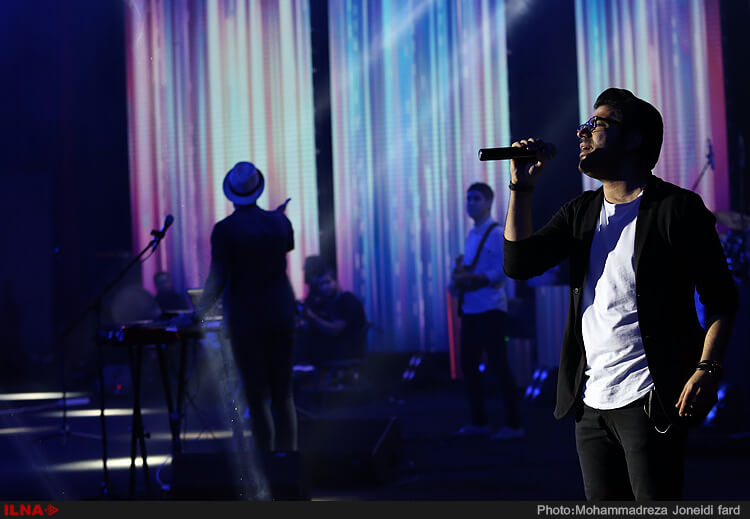 عکس های کنسرت حامد همایون در تهران عکس های کنسرت حامد همایون در تهران,تصاویر کنسرت حامد همایون در برج میلاد,عکس های حضور مردم در کنسرت حامد همایون