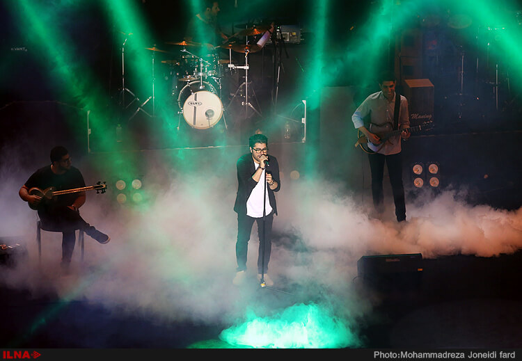 عکس های کنسرت حامد همایون در تهران عکس های کنسرت حامد همایون در تهران,تصاویر کنسرت حامد همایون در برج میلاد,عکس های حضور مردم در کنسرت حامد همایون