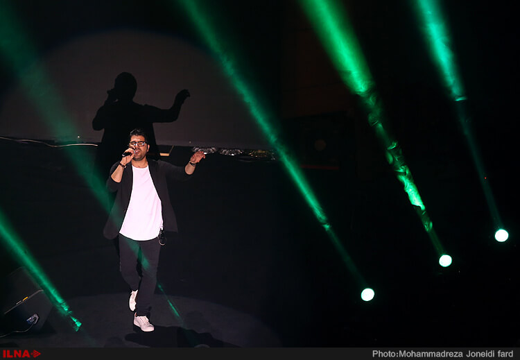 عکس های کنسرت حامد همایون در تهران عکس های کنسرت حامد همایون در تهران,تصاویر کنسرت حامد همایون در برج میلاد,عکس های حضور مردم در کنسرت حامد همایون