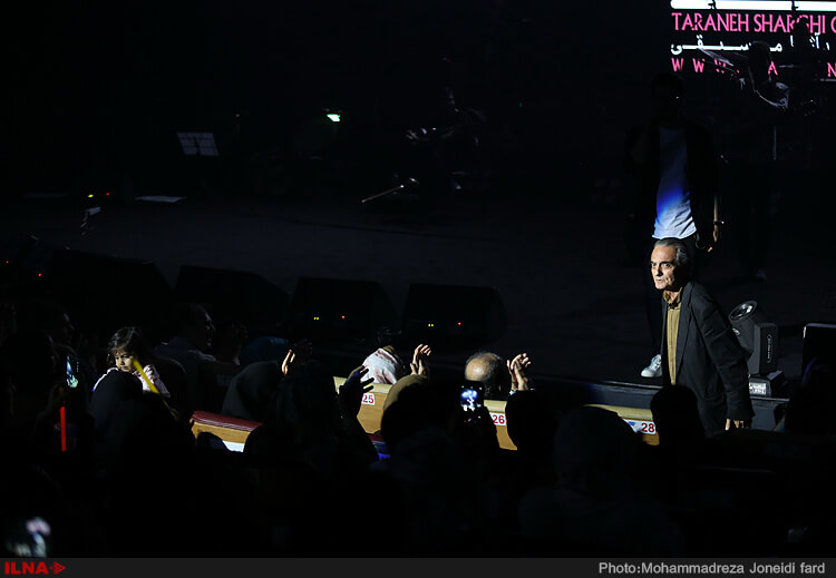 عکس های کنسرت حامد همایون در تهران عکس های کنسرت حامد همایون در تهران,تصاویر کنسرت حامد همایون در برج میلاد,عکس های حضور مردم در کنسرت حامد همایون