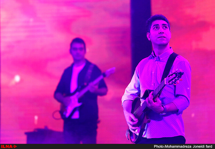 عکس های کنسرت حامد همایون در تهران عکس های کنسرت حامد همایون در تهران,تصاویر کنسرت حامد همایون در برج میلاد,عکس های حضور مردم در کنسرت حامد همایون