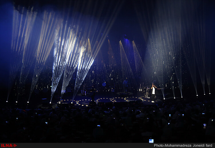عکس های کنسرت حامد همایون در تهران عکس های کنسرت حامد همایون در تهران,تصاویر کنسرت حامد همایون در برج میلاد,عکس های حضور مردم در کنسرت حامد همایون