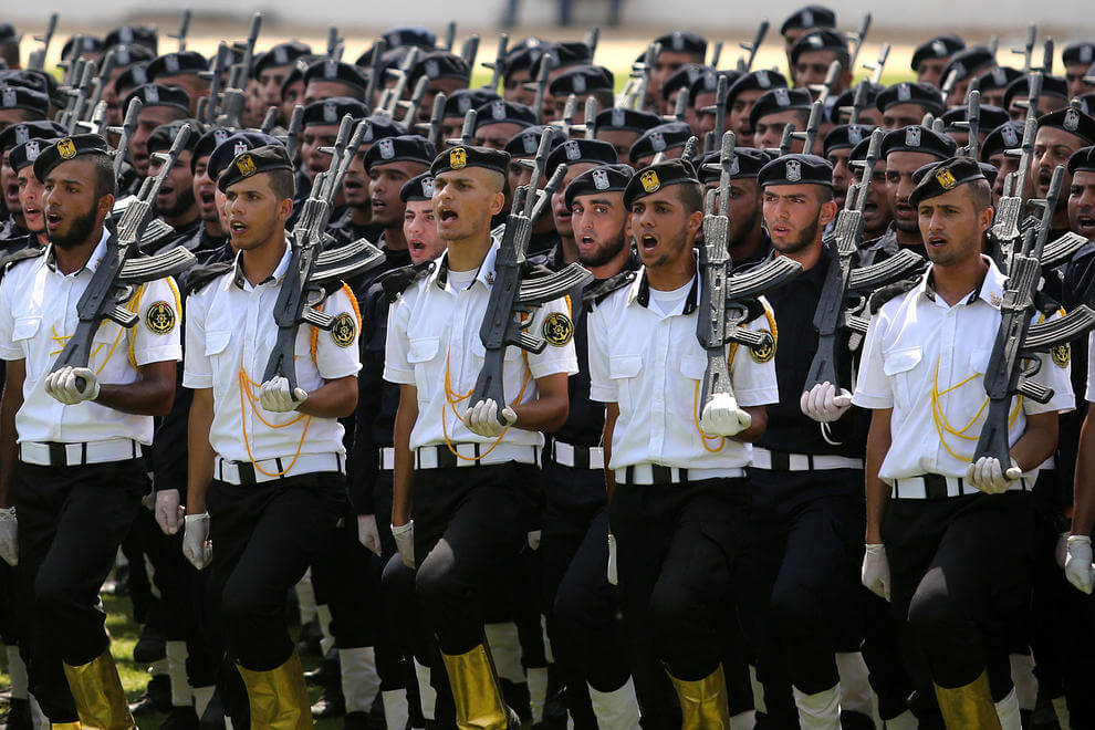 عکس های سفر شاهزاده انگلیس به لهستان,تصاویر رژه نظامیان حوثی یمن,تصاویر دانشجویان پلیس در غزه