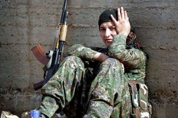 تصاویر جنگ دختران کردی علیه داعش,عکس سربازان دختران کردی,عکس های جنگ دختران کرد با داعش