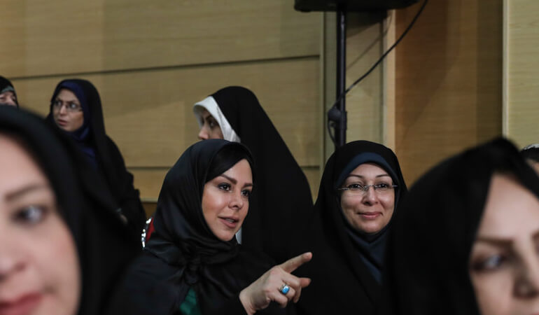 عکس های ضیافت افطار روحانی با فعالان حوزه زنان,تصاویر حضور مسوولان قوه قضاییه در حرم امام خمینی,عکس های اکران خصوصی فیلم بیوگرافی