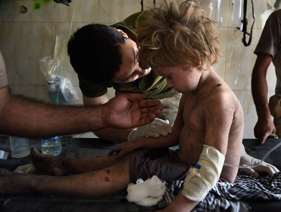تصاویرنجات کودک موصلی,عکس های نجات دختربچه روس تباراز زیرآواار,تصاویرنجات دختربچه توسط سربازان عراقی,