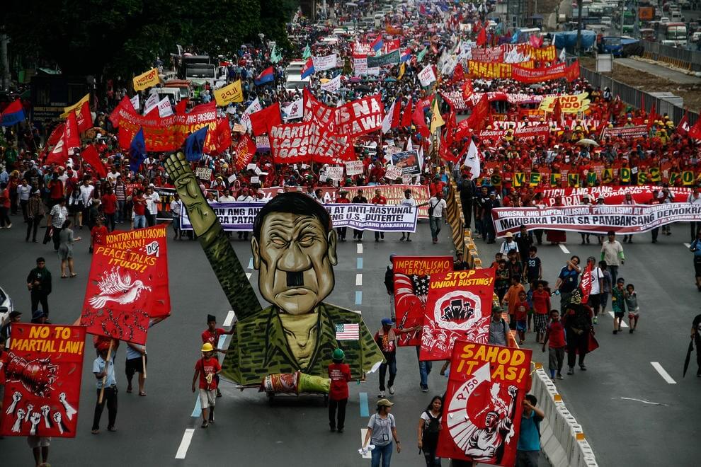 اخبار سیاسی,خبرهای سیاسی,سیاست,ماکت رییس جمهور فیلیپین با سبیل هیتلر