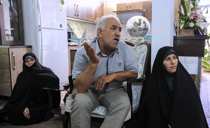 تصاویر دیدار عموپورنگ با خانواده بنیتای ۸ ماهه تصاویر دیدار عموپورنگ با خانواده بنیتای ۸ ماهه,تصاویر دیدار داریوش فرضیایی با خانواده بنیتا,تصاویر دیدار عموپورنگ با خانواده بنیتا