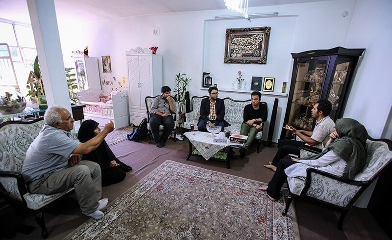 تصاویر دیدار عموپورنگ با خانواده بنیتای ۸ ماهه تصاویر دیدار عموپورنگ با خانواده بنیتای ۸ ماهه,تصاویر دیدار داریوش فرضیایی با خانواده بنیتا,تصاویر دیدار عموپورنگ با خانواده بنیتا