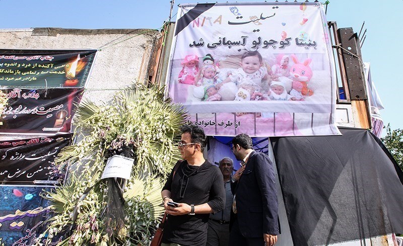 تصاویر دیدار عموپورنگ با خانواده بنیتای ۸ ماهه تصاویر دیدار عموپورنگ با خانواده بنیتای ۸ ماهه,تصاویر دیدار داریوش فرضیایی با خانواده بنیتا,تصاویر دیدار عموپورنگ با خانواده بنیتا