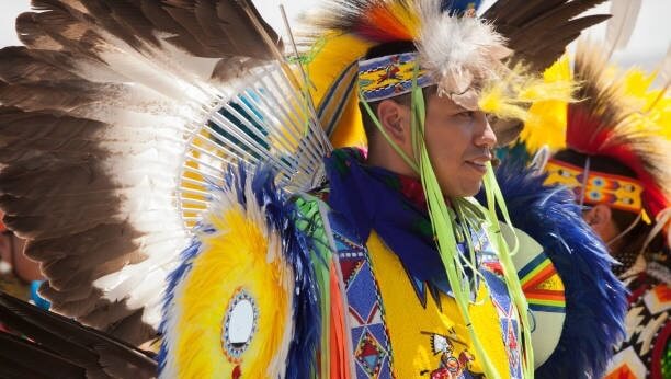 عکس های پنجاه و چهارمین جشنواره سالانه بومیان آمریکا,تصاویر پنجاه و چهارمین جشنواره سالانه بومیان آمریکا,عکس های لباس های بومیان آمریکا