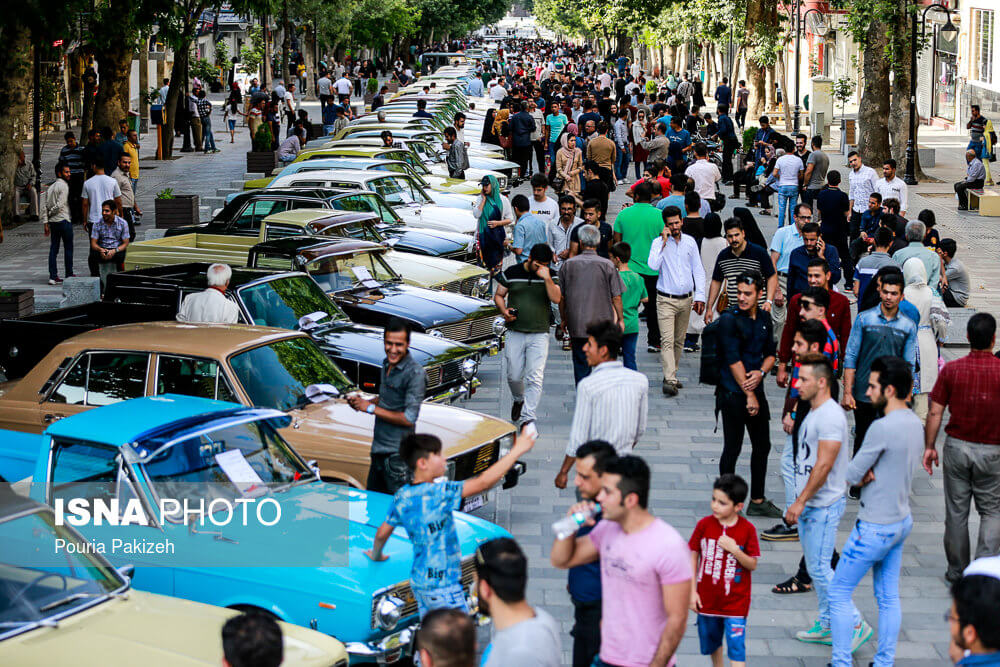 عکس های نمایشگاه خودروهای کلاسیک در همدان,تصاویر نمایشگاه خودروهای کلاسیک در همدان,عکس های گردهمایی خودروهای کلاسیک همدان