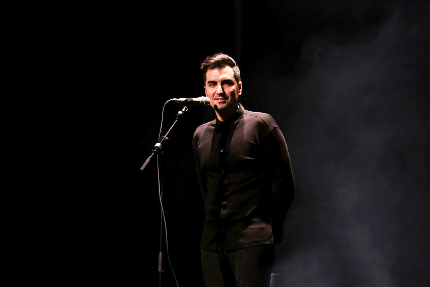 تصاویرکنسرت آواز پارسی تصاویرکنسرت آواز پارسی,عکس های اجرای حافظ ناظری,تصاویرکنسرت آواز پارسی درتالار وزارت کشور,