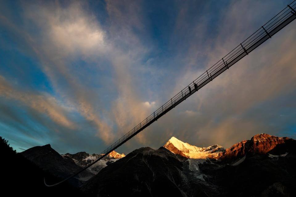 عکس های طولانی‌ترین پل معلق عابر پیاده جهان,تصاویر طولانی‌ترین پل معلق عابر پیاده جهان,عکس های پل معلق شهر زرمات سوییس