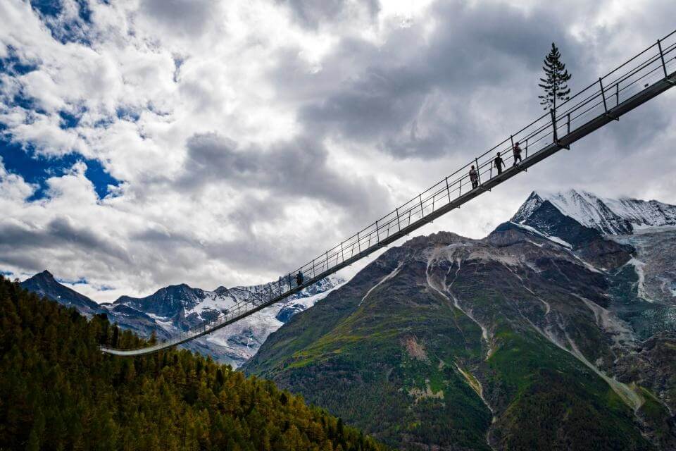 عکس های طولانی‌ترین پل معلق عابر پیاده جهان,تصاویر طولانی‌ترین پل معلق عابر پیاده جهان,عکس های پل معلق شهر زرمات سوییس