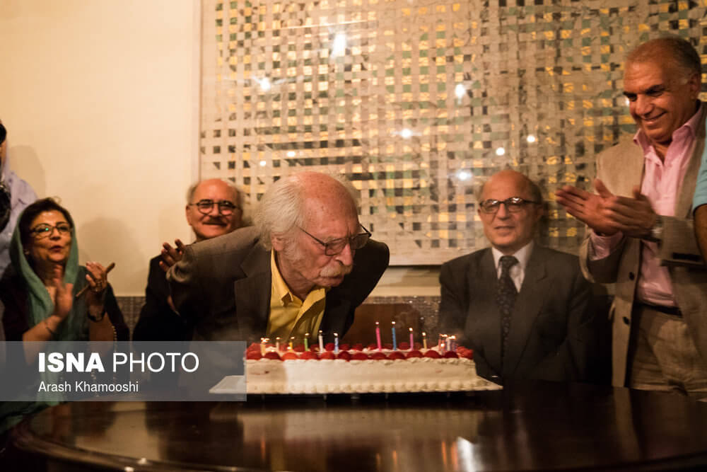 عکس های جشن تولد ۷۷ سالگی محمود دولت‌آبادی,تصاویر جشن تولد ۷۷ سالگی محمود دولت‌آبادی,عکس های هنرمندان و نویسندگان در جشن تولد محمود دولت‌آبادی