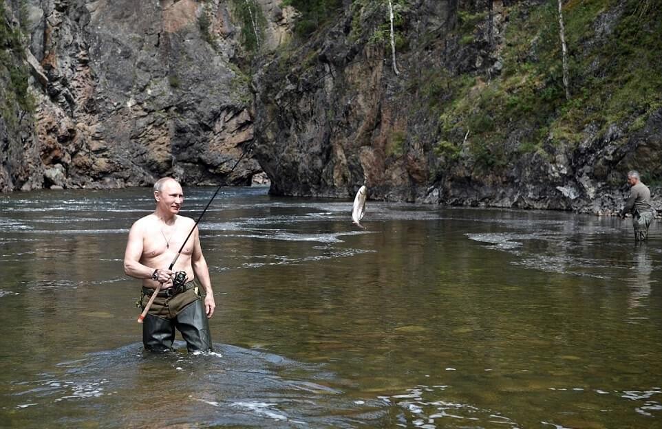تصاویر تعطیلات پوتین در تیوا,عکس رییس جمهور روسیه در سیبری,عکس های تعطیلات تابستانی پوتین