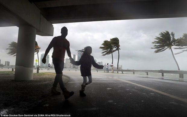 عکس های طوفان ایرما در جنوب ایالت فلوریدا,تصاویر طوفان ایرما به جنوب ایالت فلوریدا,عکس های توفان ایرما در آمریکا
