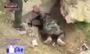 فیلم بیرون کشیدن یک داعشی از مخفیگاه به دست نیروهای حشدالشعبی