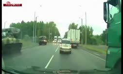 تصادف یک اتومبیل با تانک