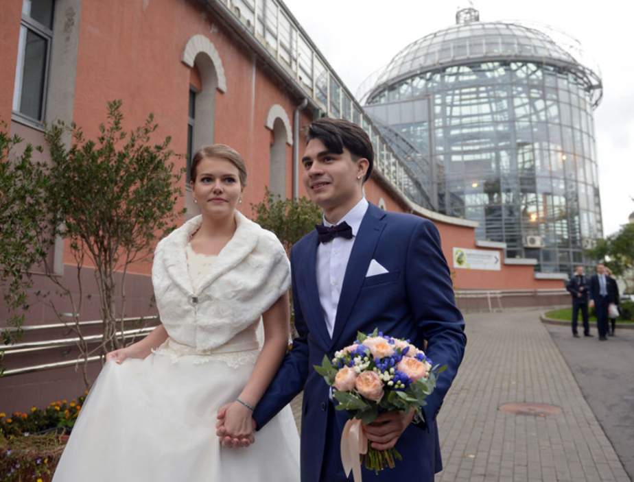 عکس جشن ازدواج در باغ وحش,تصاویرجشن ازدواج در باغ وحش,عکس جشن ازدواج یک زوج جوان روس
