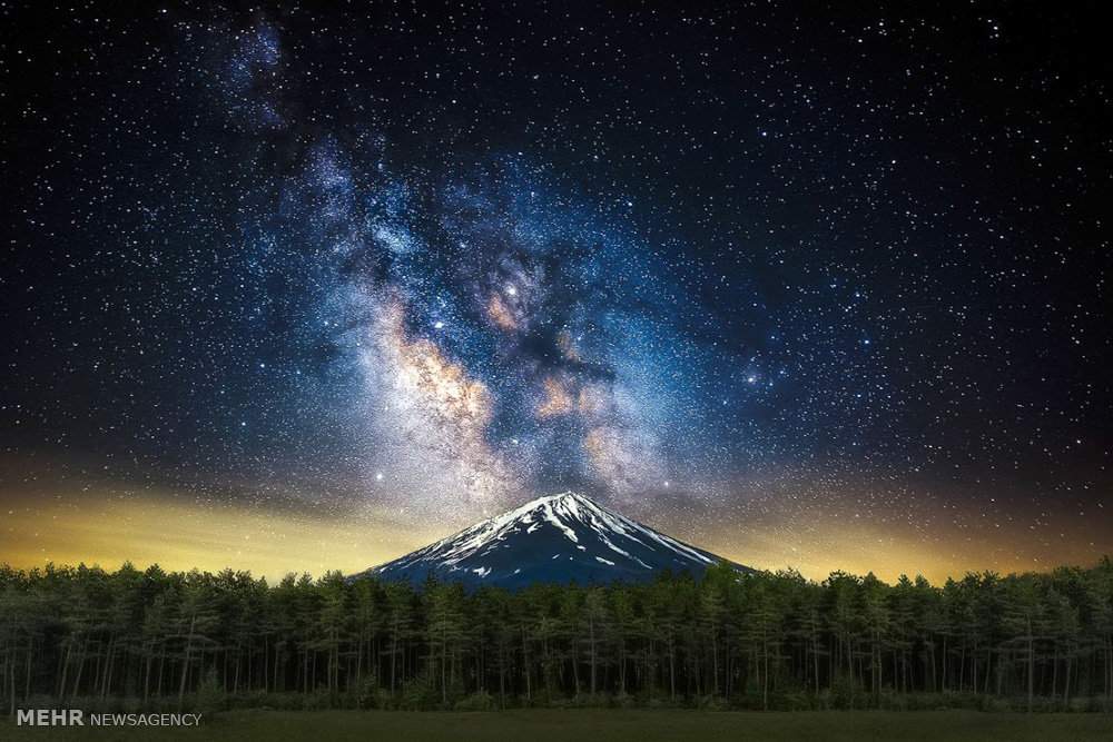 عکس کهکشان راه شیری, تصاویر کهکشان راه شیری,عکس زیبا و مسحور کننده ای از کهکشان راه شیری بر فراز کوه فوجی ژاپن
