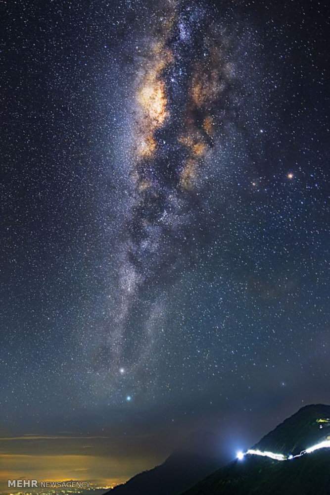 عکس کهکشان راه شیری, تصاویر کهکشان راه شیری,عکس زیبا و مسحور کننده ای از کهکشان راه شیری بر فراز کوه فوجی ژاپن