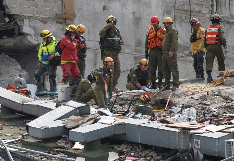 عکس عملیات امداد و نجات بعد از زلزله ویرانگر مکزیکوسیتی,تصاویر عملیات امداد و نجات بعد از زلزله ویرانگر مکزیکوسیتی,عکس عملیات امداد و نجات در مکزیک