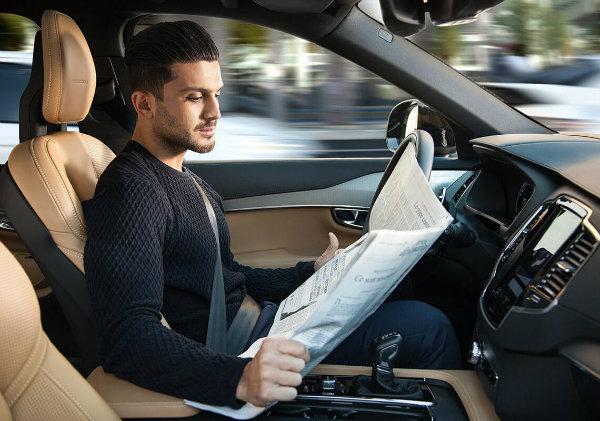 استیو وزنیاک با اتوپایلوت تسلا,اخبار خودرو,خبرهای خودرو,مقایسه خودرو