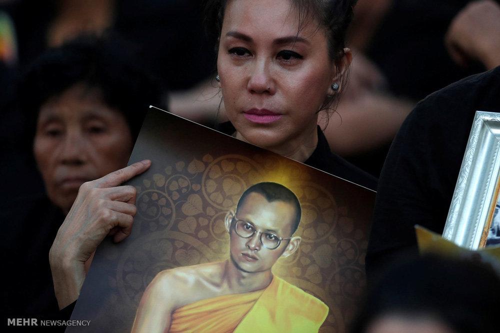 تصاویر مراسم سوزاندن جنازه بومیبول,عکس های پادشاه تایلند,عکسهای مراسم سوزاندن پادشاه تایلند
