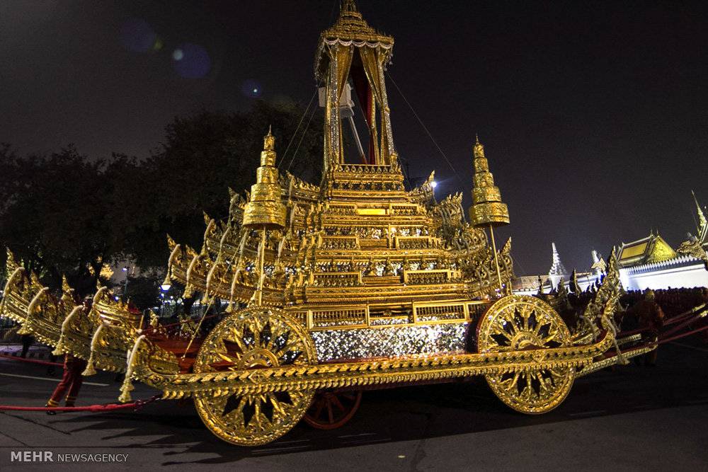 تصاویر مراسم سوزاندن جنازه بومیبول,عکس های پادشاه تایلند,عکسهای مراسم سوزاندن پادشاه تایلند