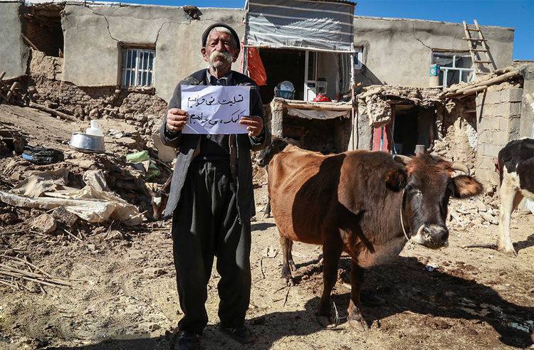 تصاویر درخواست کمک زلزله زدگان کرمانشاه,عکس های زلزله زدگان سرپل ذهاب,عکسهای روستاهای زلزله زده غرب ایران