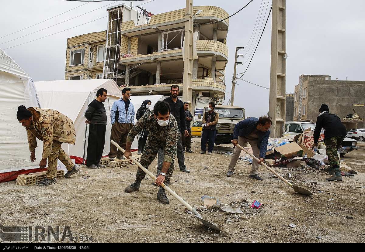 تصاویر نیروهای ارتش جمهوری اسلامی ایران,تصاویر کمک نیروهای ارتش به زلزله زدگان,عکسهای نیروهای ارتش در سرپل ذهاب,