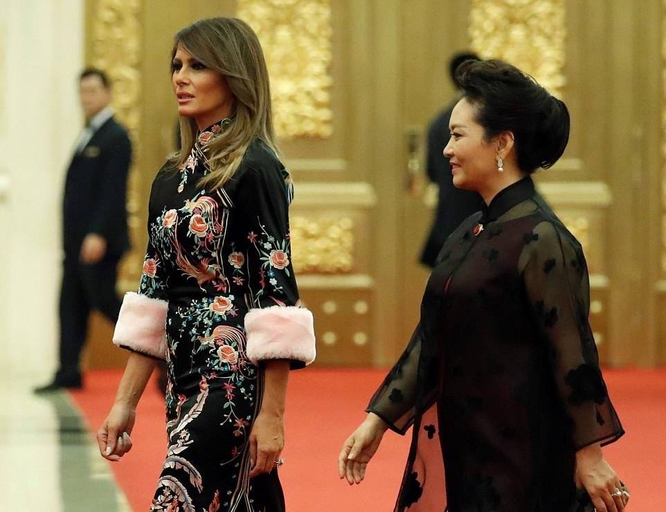 تصاویر سفر دونالد ترامپ به چین,عکسهای لباس ملانیا ترامپ در چین,عکس های ترامپ و همسرش در چین
