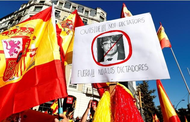 تصاویر تظاهرات اسپانیا علیه استقلال کاتالونیا,عکسهای تظاهرات مردم اسپانیا,عکس های تظاهرات مردمی در اسپانیا