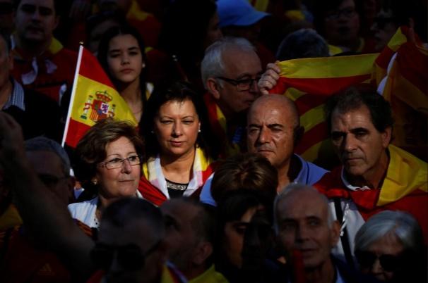 تصاویر تظاهرات اسپانیا علیه استقلال کاتالونیا,عکسهای تظاهرات مردم اسپانیا,عکس های تظاهرات مردمی در اسپانیا