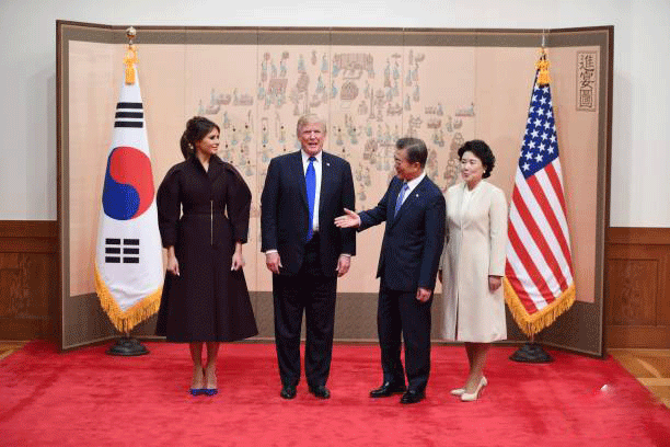 عکس استقبال مون جه این از دونالت ترامپ,تصاویراستقبال مون جه این از دونالت ترامپ,عکس استقبال رییس جمهور کره جنوبی از ترامپ در خانه آبی