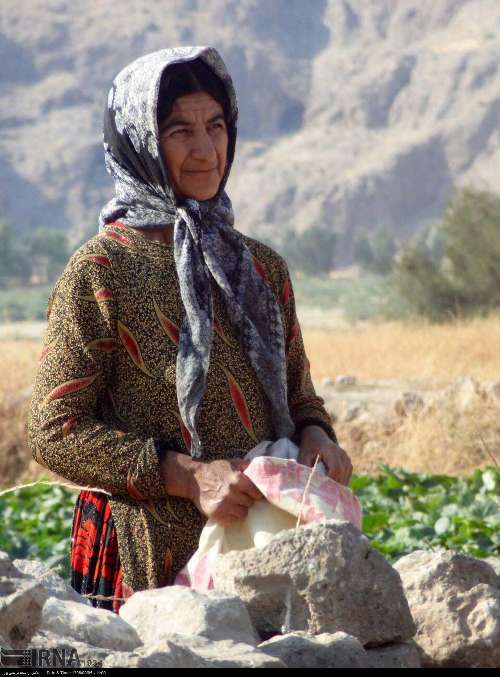 تصاویری زنان سختکوش کهگیلویه و بویراحمد,عکسهای زنان روستایی,تصاویر کار کردن زنان روستای زیلایی,