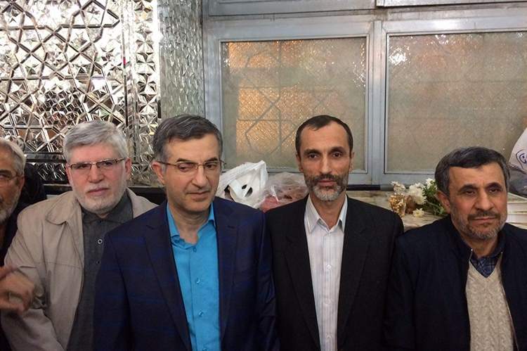احمدی‌نژاد و یارانش در حرم حضرت عبدالعظیم,اخبار سیاسی,خبرهای سیاسی,احزاب و شخصیتها