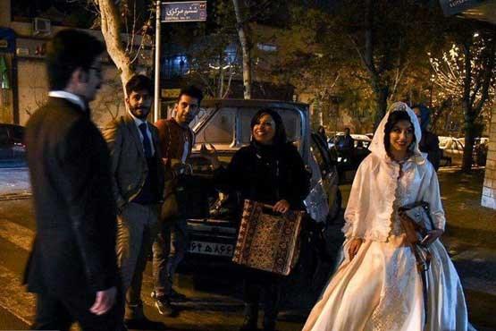 تصاویرمردم در خیابان های تهران بعد از زلزله,عکس های عروس وداماد درخیابان های تهران,تصاویرمردم تهران در سطح شهردر پی زلزله