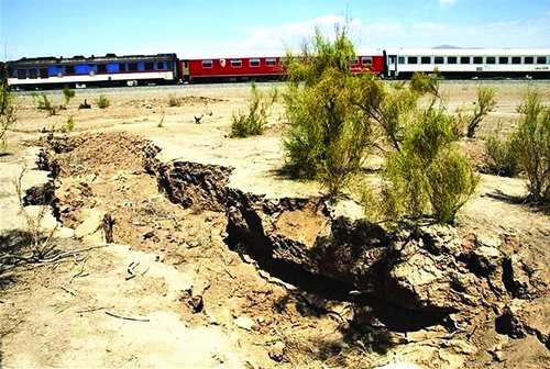 شکاف‌ زمین,اخبار اجتماعی,خبرهای اجتماعی,شهر و روستا