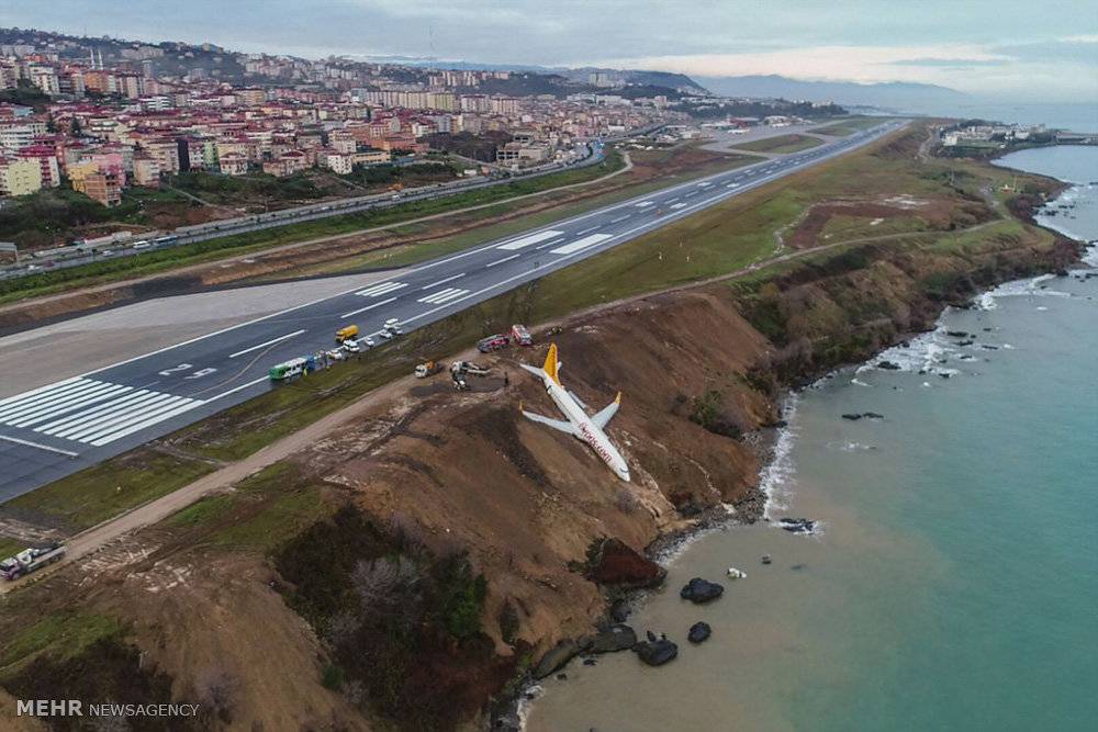 تصاویرخروج هواپیما از باند پرواز,عکس های خروج هواپیمای ترکیه از باند پرواز,تصاویر حادثه هوایی فرودگاه ترابزون