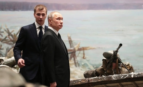 عکس پوتین در موزه جنگ مومانسک روسیه,تصاویر پوتین در موزه جنگ مومانسک روسیه,عکس ولادیمیر پوتین
