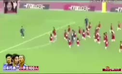 ویدئو/ مسابقه فوتبال سه بازیکن بزرگسال ژاپنی با صد نفر نوجوان