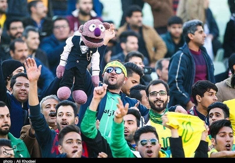 استقبال هواداران صنعت نفت از حمید فرخ‌نژاد,اخبار فوتبال,خبرهای فوتبال,لیگ برتر و جام حذفی